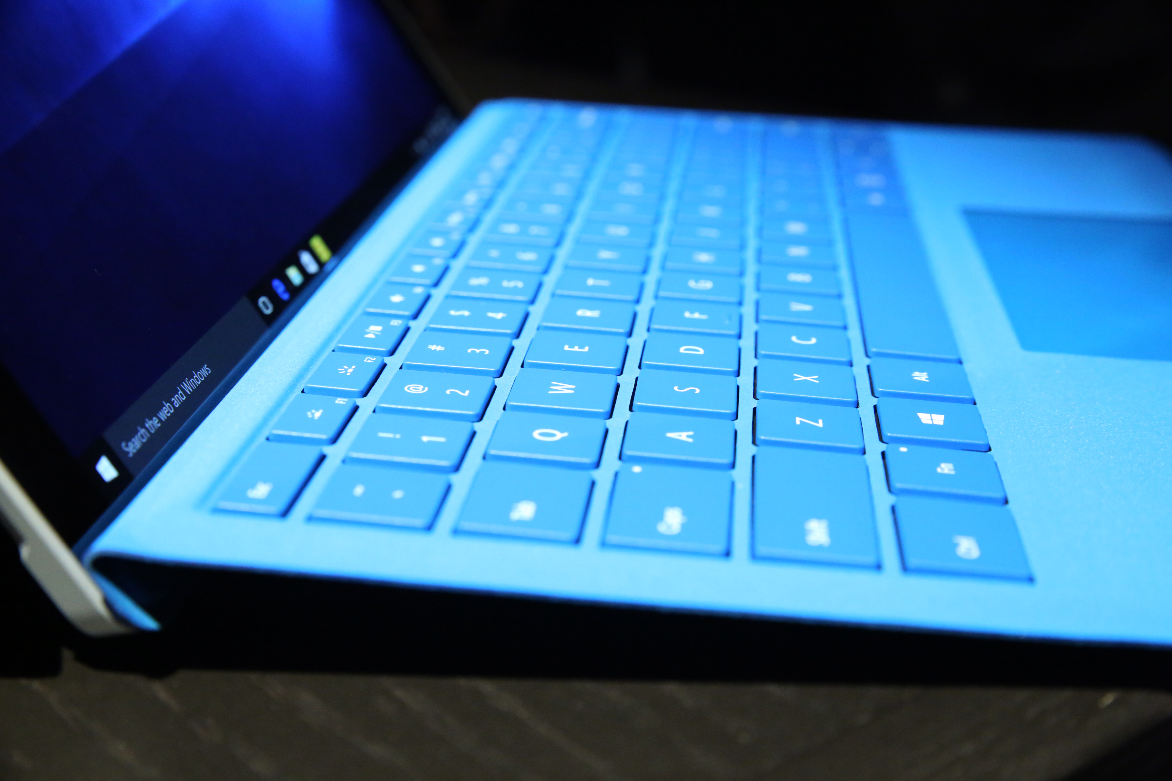 کیبورد و تاچ پد Microsoft Surface Pro 4 